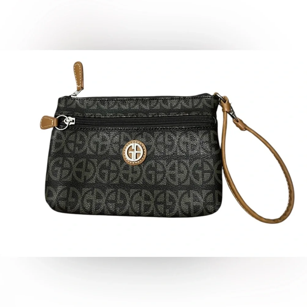 NWOT Giani Bernini women’s monogram brown and tan wristlet